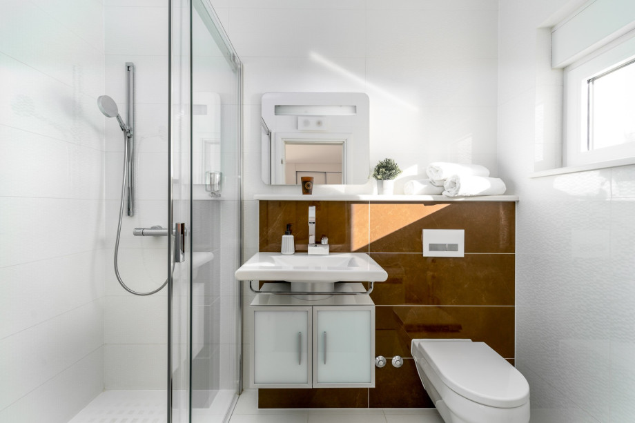 En-suite bathroom with a shower in bedroom No2