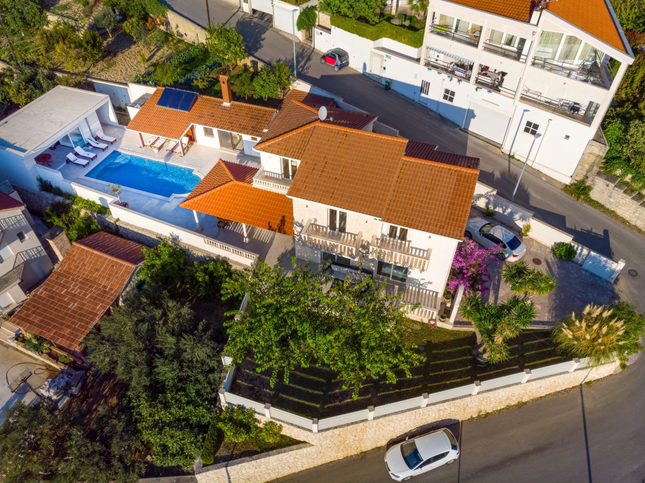 Seaview Villa MaToLi with heated 50sqm pool and 4 bedrooms, close to town Split