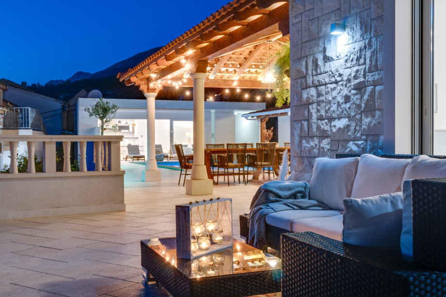 Comfortable lounge corner in front of the living room