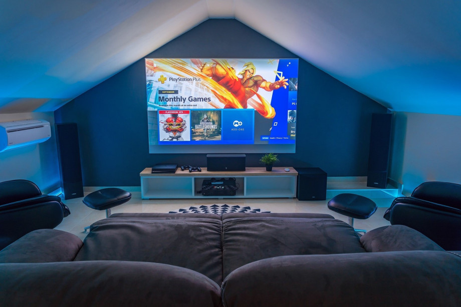 The attic offers a Cinema room with a Projector, PS4, Netflix, HBO, free WiFi, A/C, and relaxing sofas for an amazing home cinema experience.