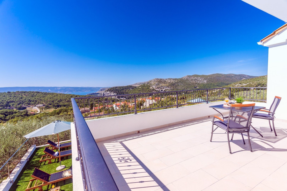 A terrace with pool views (shared with bedroom No2)