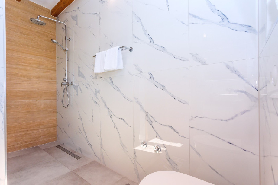 En-suite bathroom with a shower in bedroom No4