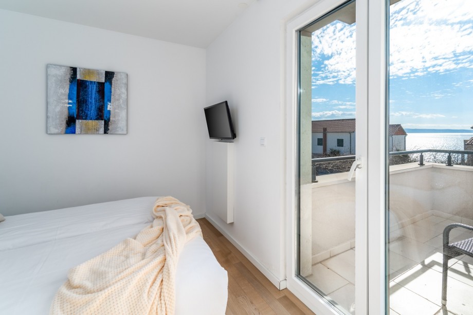 Bedroom No6 with double bed 160x200, sea views, balcony, en-suite, TV, A/C