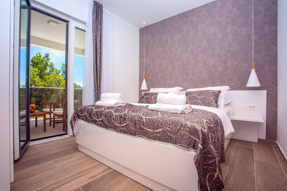 Bedroom Nr. 2 with double bed & en-suite Bathroom and exit to terrace