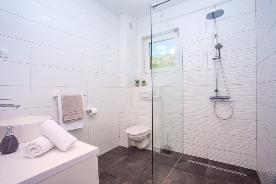 Bathroom on the first floor with shower