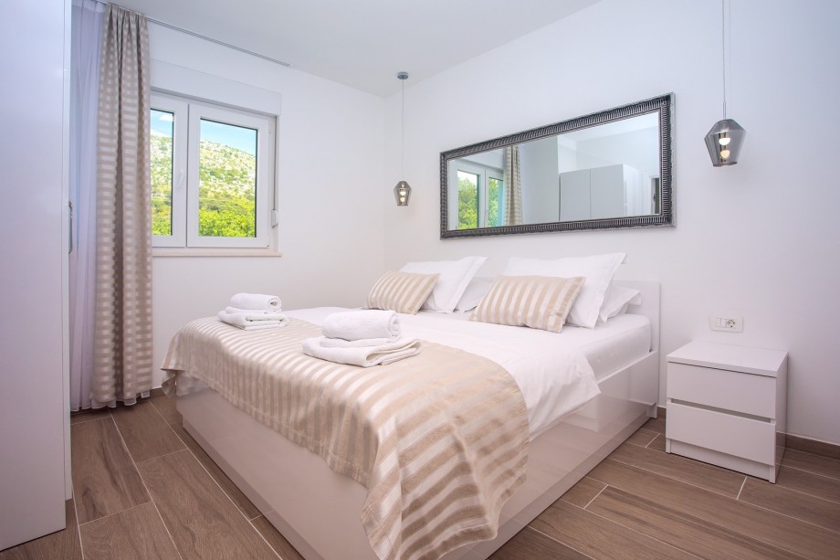 Bedroom Nr. 4 ground floor with double bed & en-suite Bathroom