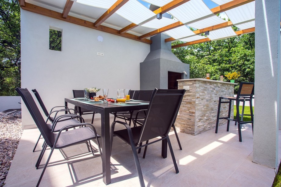 Covered dining area with kitchenette and barbecue