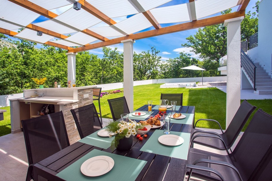 Covered dining area with kitchenette and barbecue