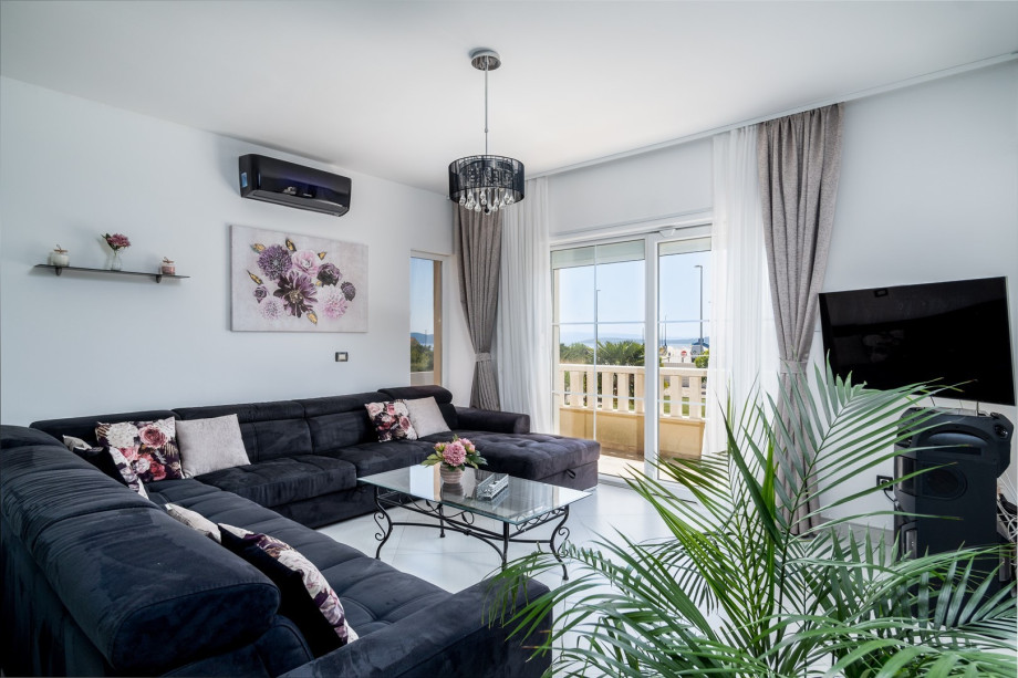 living area TV, A/C, free WiFi, exit to the terrace with pool and sea views