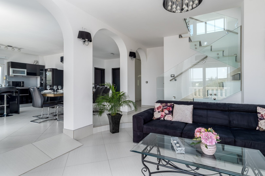 living area TV, A/C, free WiFi, exit to the terrace with pool and sea views