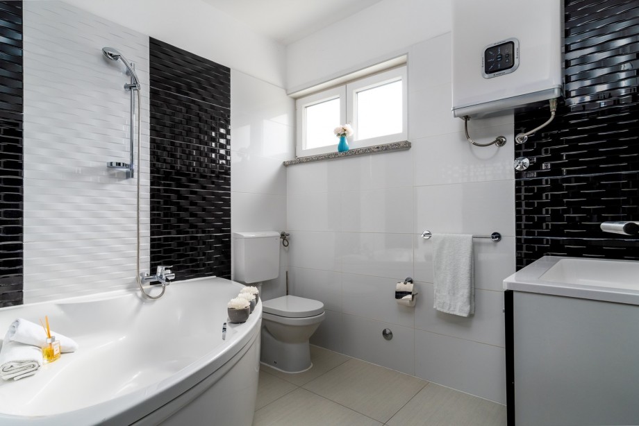family bathroom with bathtub and a toilet - ground floor