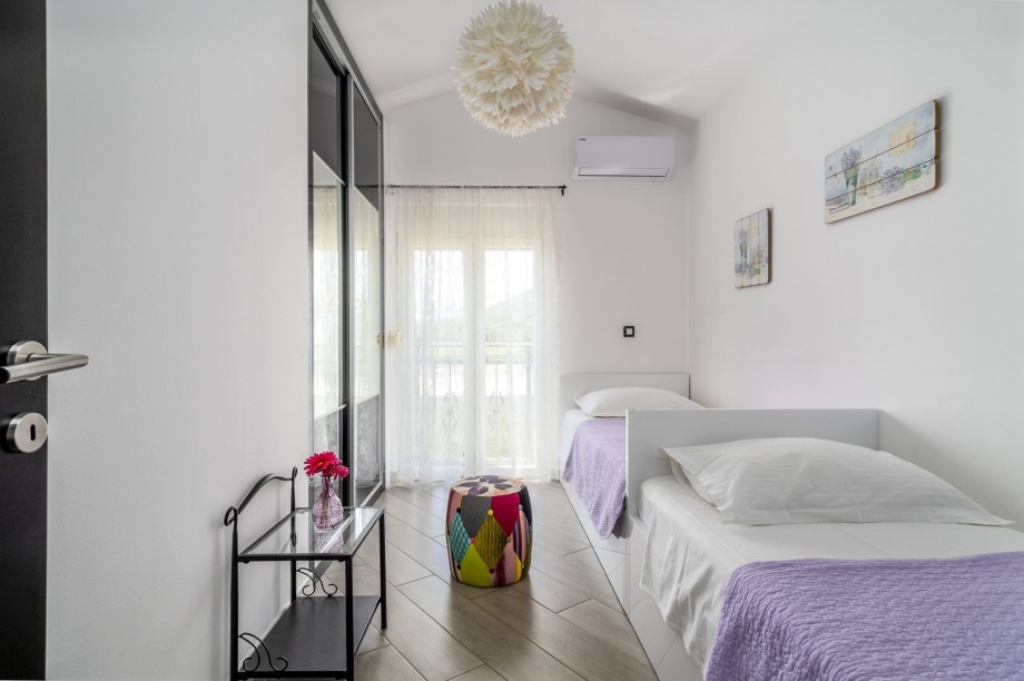 Bedroom No3 with two single beds 90x200cm