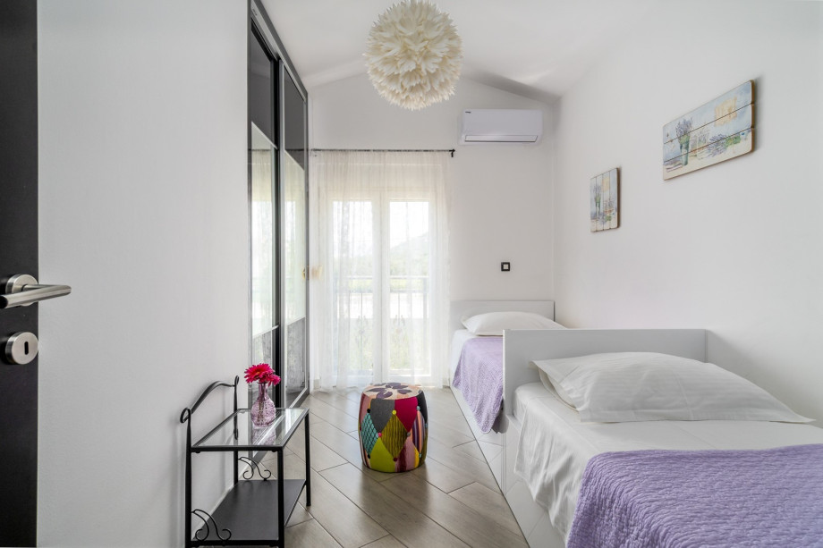 Bedroom No3 with two single beds 90x200cm