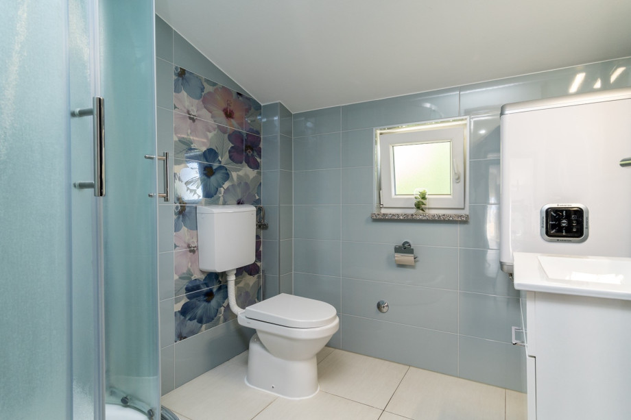 family bathroom with shower - first floor