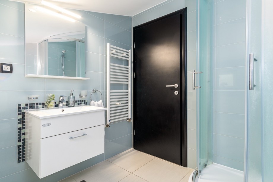 family bathroom with shower - first floor