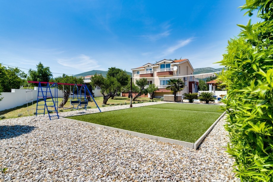 play court with many toys for your children