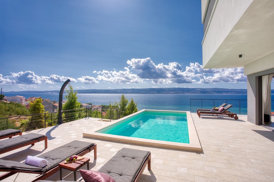 Seaview Villa Vivra with 4 en-suite bedrooms, gym, and private pool