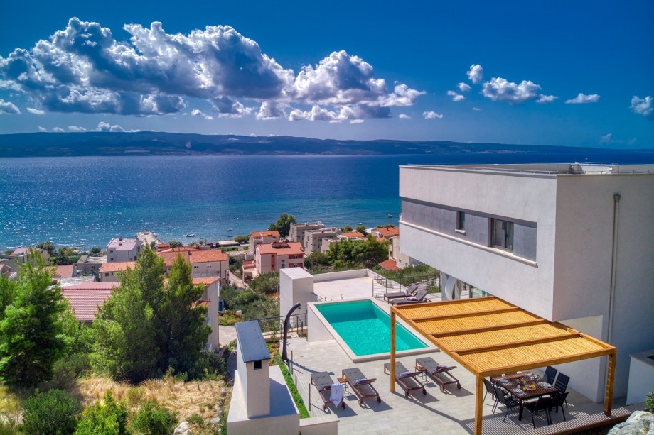 Come to Villa Vivra and spoil yourself during a well-deserved vacation at this amazing property.