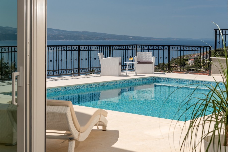 perfect location if you simply want to spend your time relaxing in the pool, away from all and listening to the crickets surrounded with Mediterranean plants