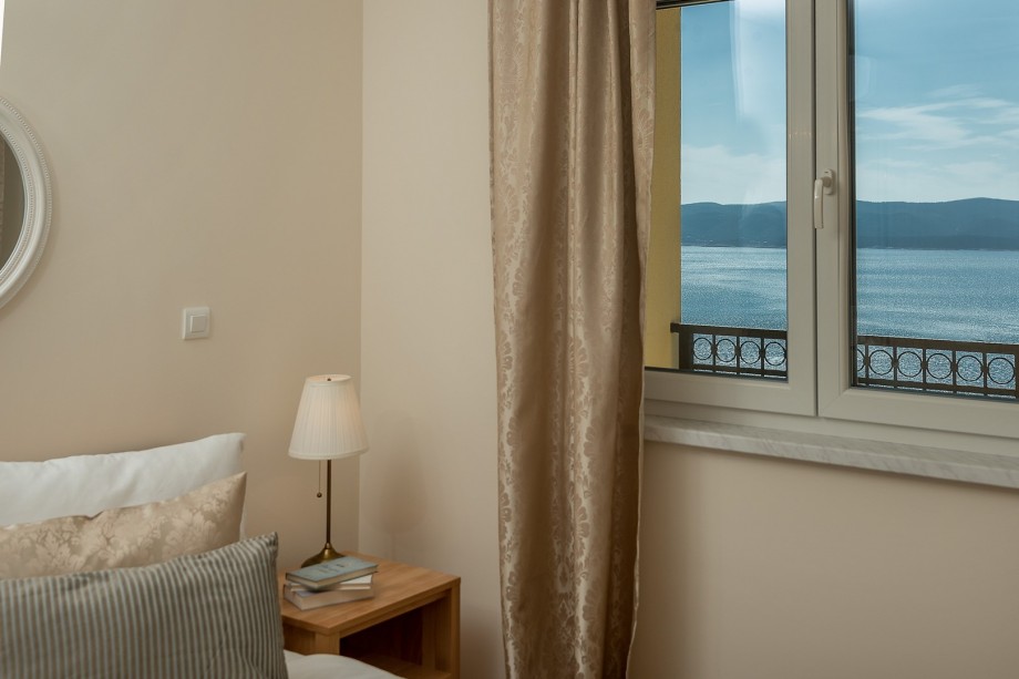 Bedroom No2 with two single beds, 2 x 100cm x 200cm, A/C and sea views.