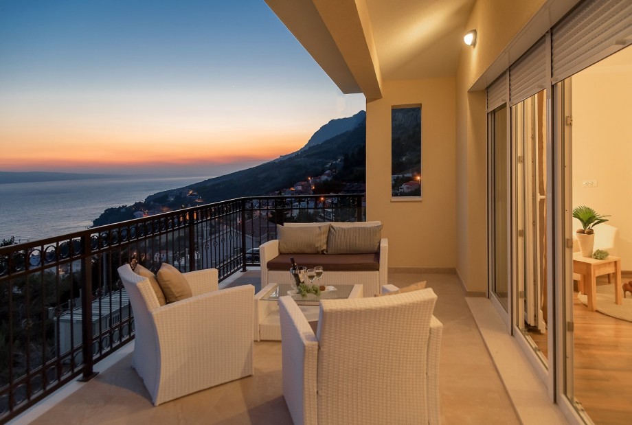 Bedroom No. 5 offers a huge terrace with panoramic sea views.