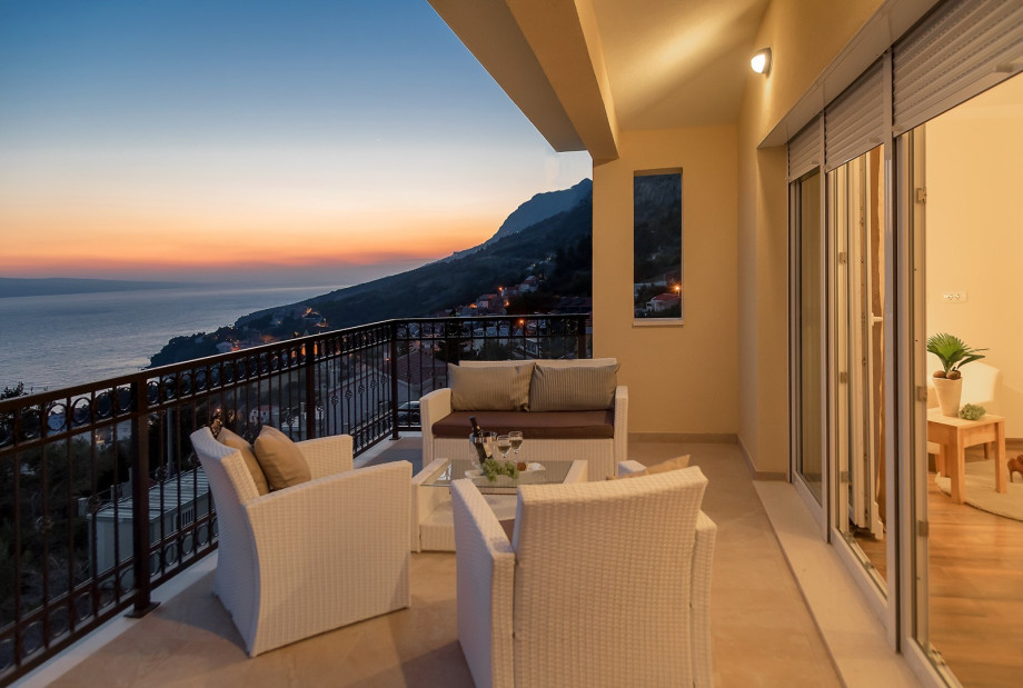 Bedroom No. 5 offers a huge terrace with panoramic sea views.