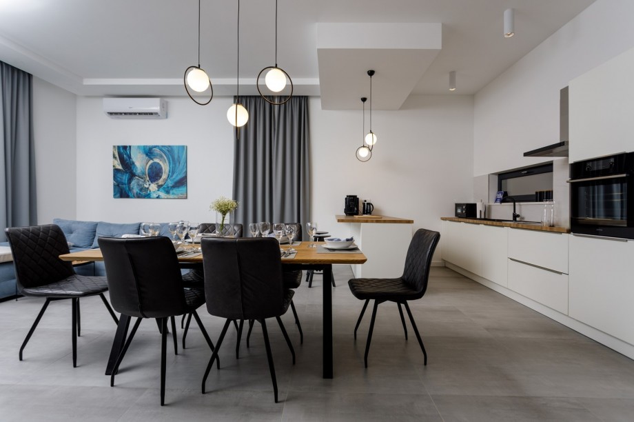 This amazing villa is perfect for a relaxed family or friend gatherings .