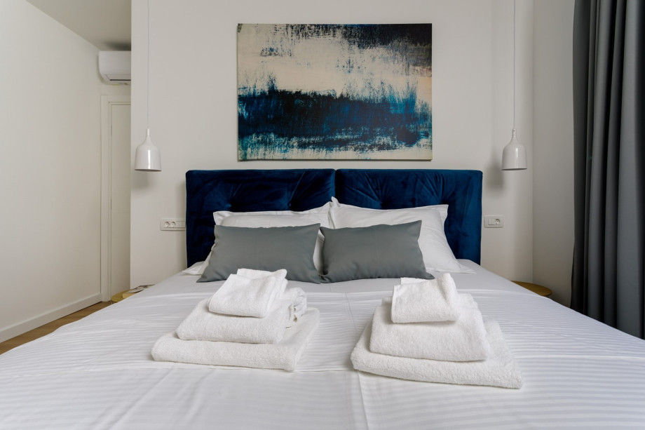 Bedroom No2 with a king size bed 180cm x 200cm, en-suite bathroom with a shower, air conditioner, a TV and views on town Split.