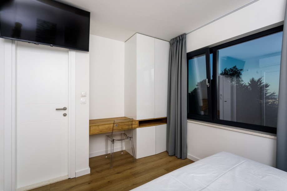 Bedroom No 3 with  air conditioner, a TV and views on Split and hills.