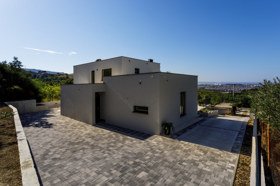 A lot of beautiful local attractions are nearby and a car is recommended.