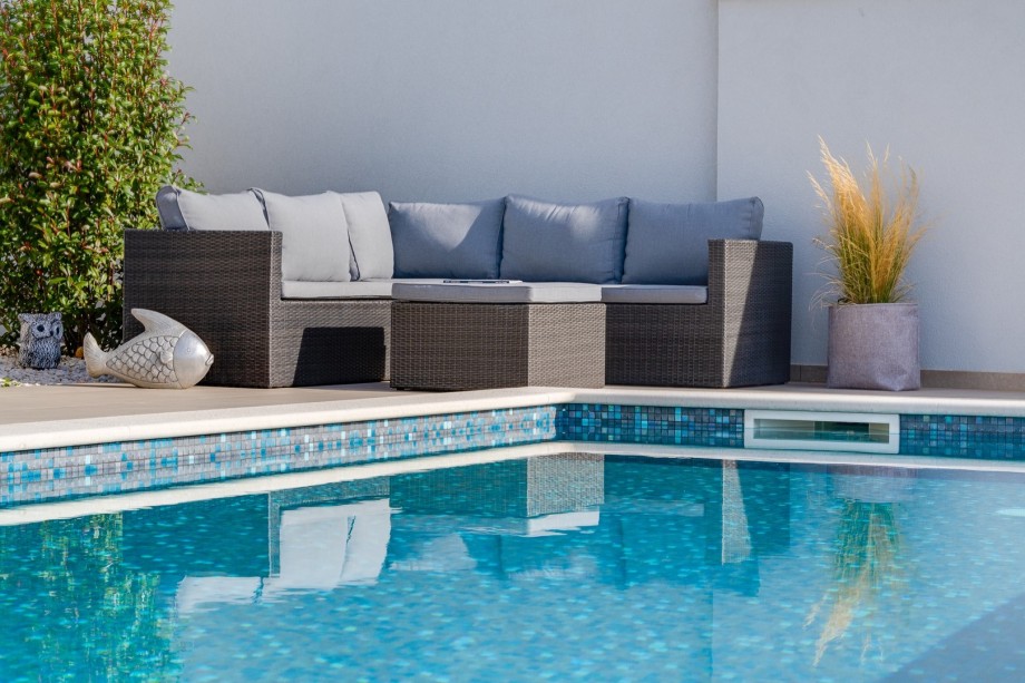 The pool has a fully automated salt electrolysis system (Chlorine-Free system).