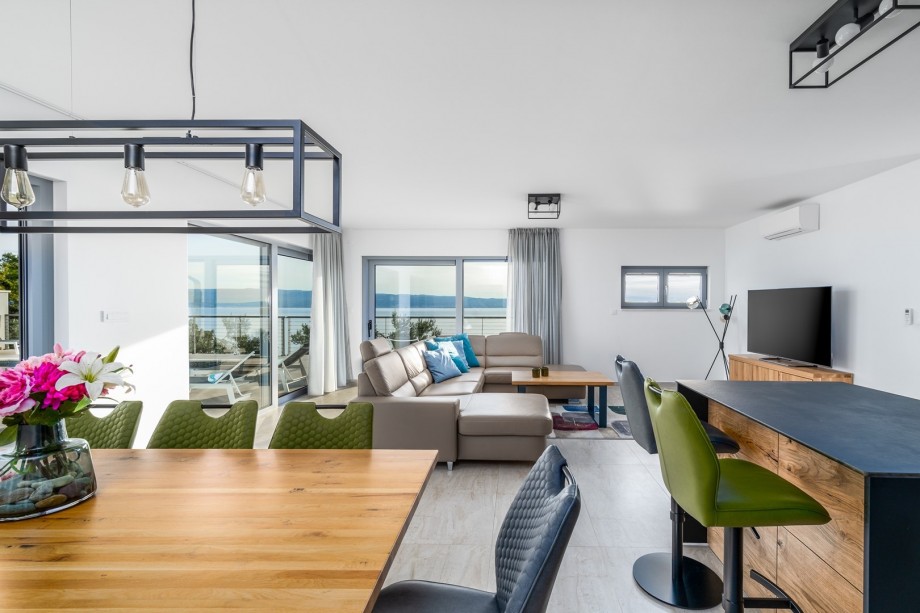 The ground floor (pool level) offers a fully equipped kitchen with a dining table