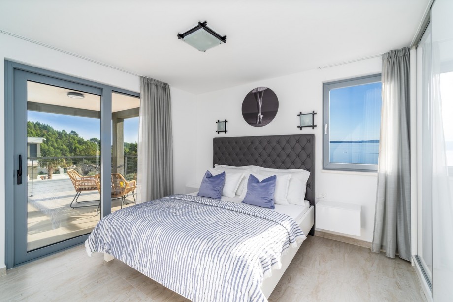 Bedroom No3 with king-size bed 180cm x 200cm, a TV, A/C