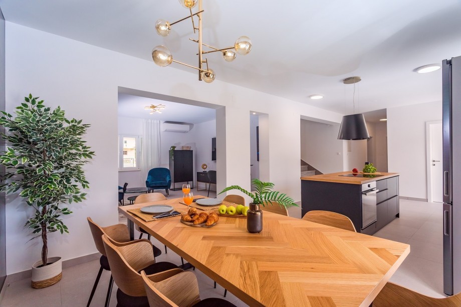 Dinning area for 10 pax