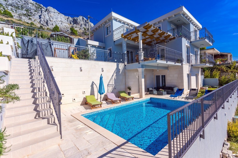 At pool area you have 6 deck chairs and a lounge corner