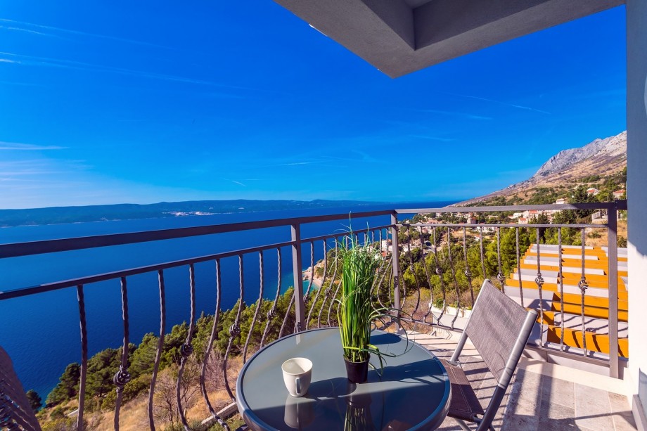 A balcony with opened sea views in front of Bedroom No2