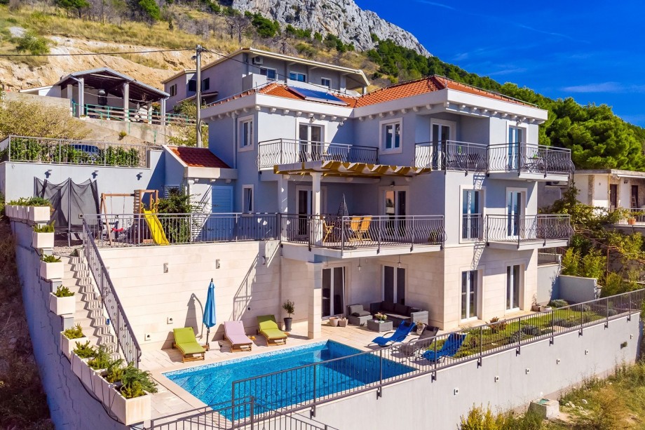 This is a very unique and spacious villa that is very well equipped