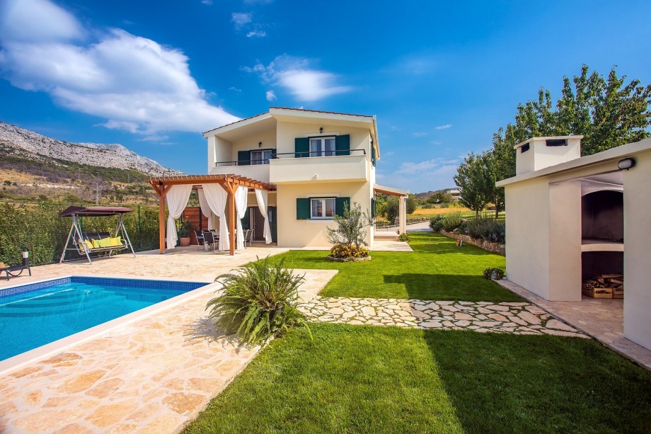 Property is surrounded by carefully selected Mediterranean plants and fruits.