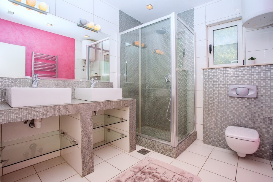 Spacious family bathroom No1 with a shower and two sinks