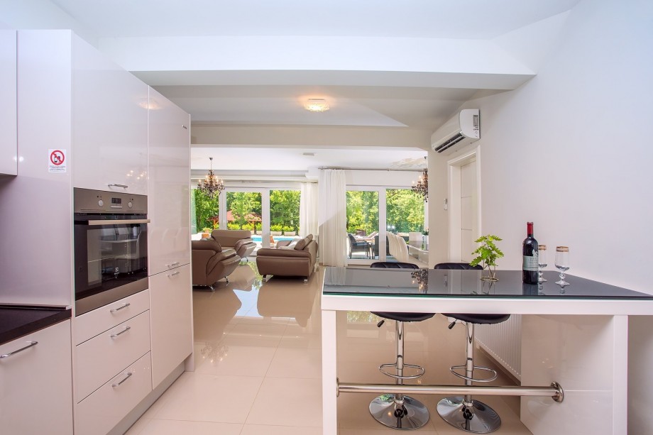 Light and modern, fully equipped kitchen with all needed amenities
