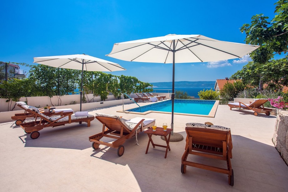 Villa Dasianda with private, heated pool, only 90m far from the sea