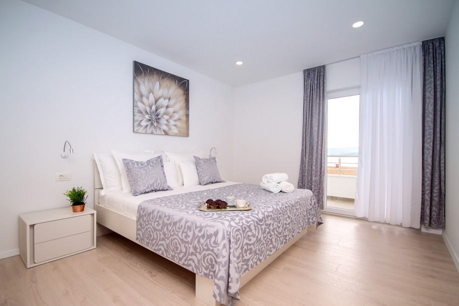 Bedroom No4: double bed 180x200, AC, bathroom shared with bedroom No5- 1st floor