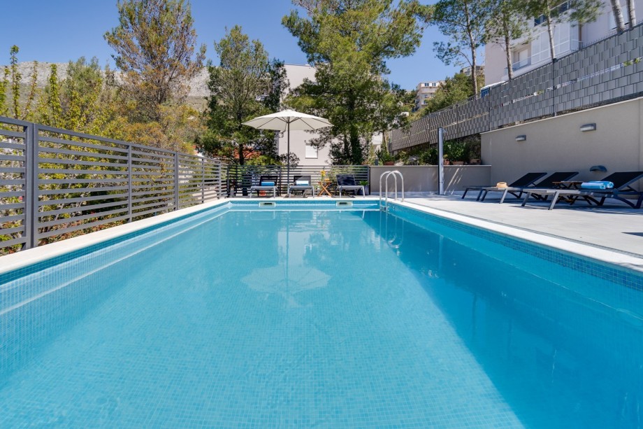 Private and heated swimming pool 8m x 4m