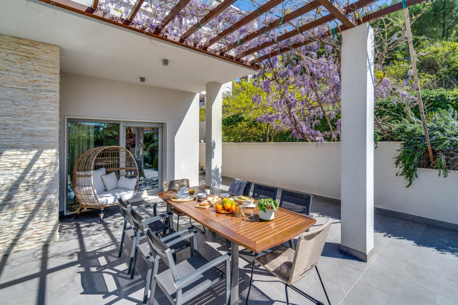 You can enjoy the beautiful natural shade.