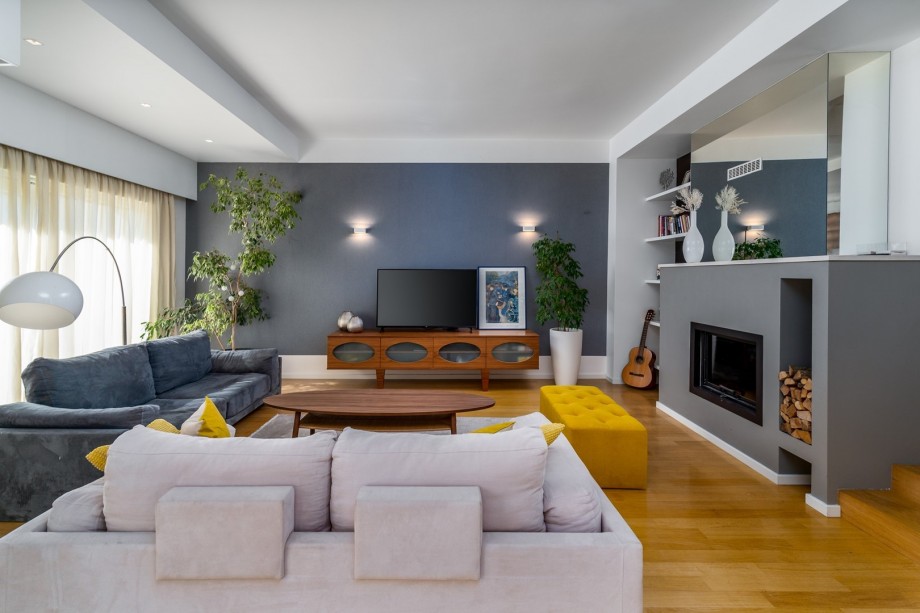 Free WiFi, and a fireplace ( direct approach to the terrace with a dining table).