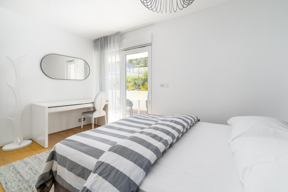 A/C, views of the natural environment and a balcony