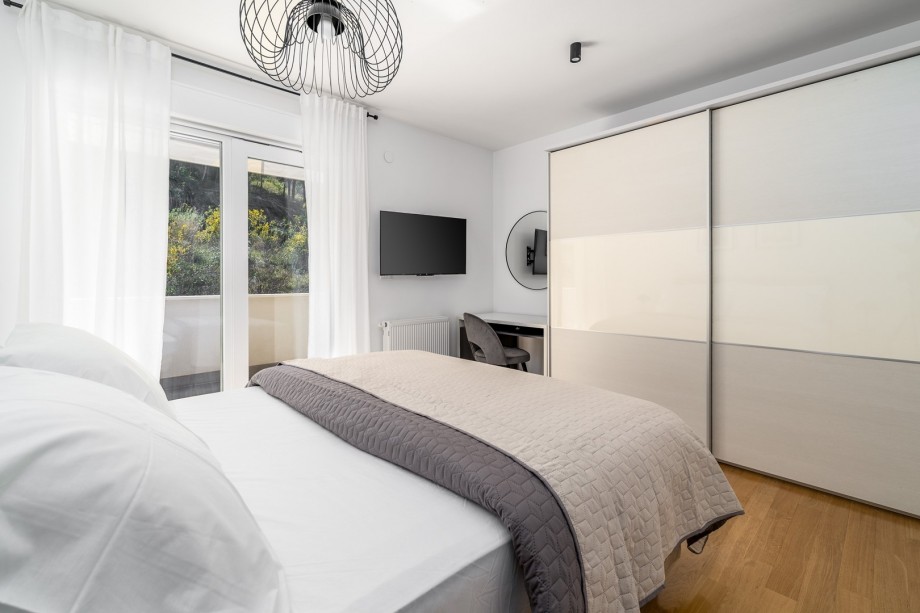 A/C, TV, views on the natural environment