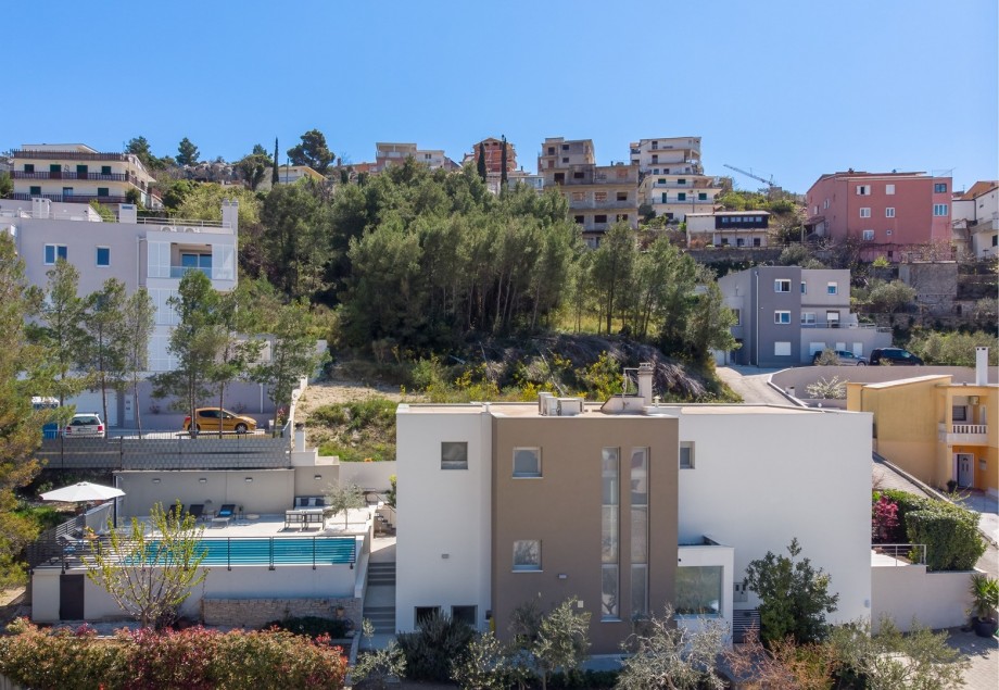 It is furnished with carefully selected materials