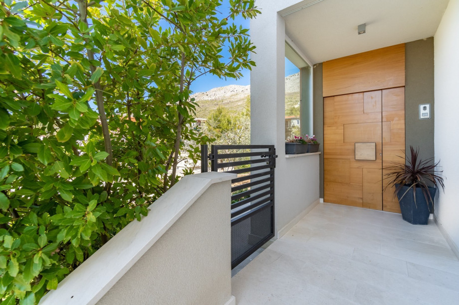 Newly built and modern villa with a lot of natural light