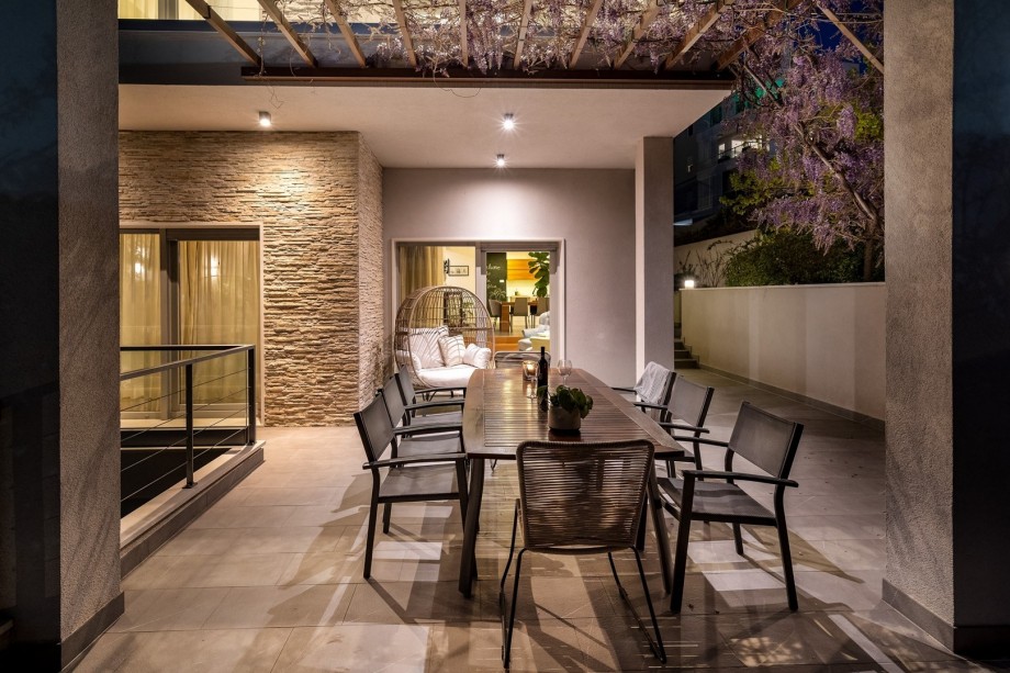 Only 850m from the beautiful Strožanac pebble beach